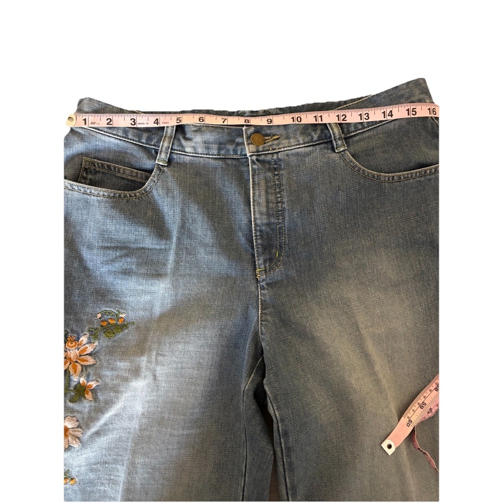 Liz Claiborne Womens Size 12 Jeans Bootcut Embroidered Floral Classic Comfort‎ - Picture 5 of 9